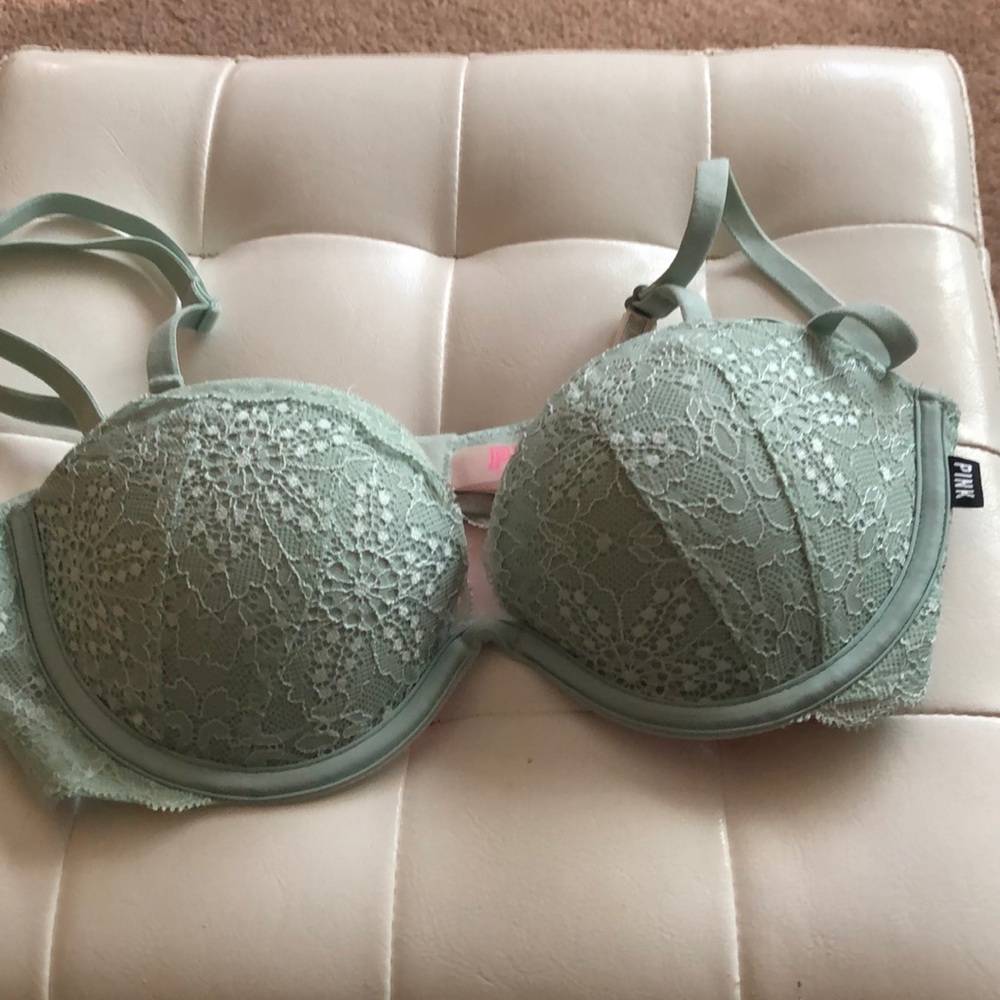 NWT’s VS pink 32A